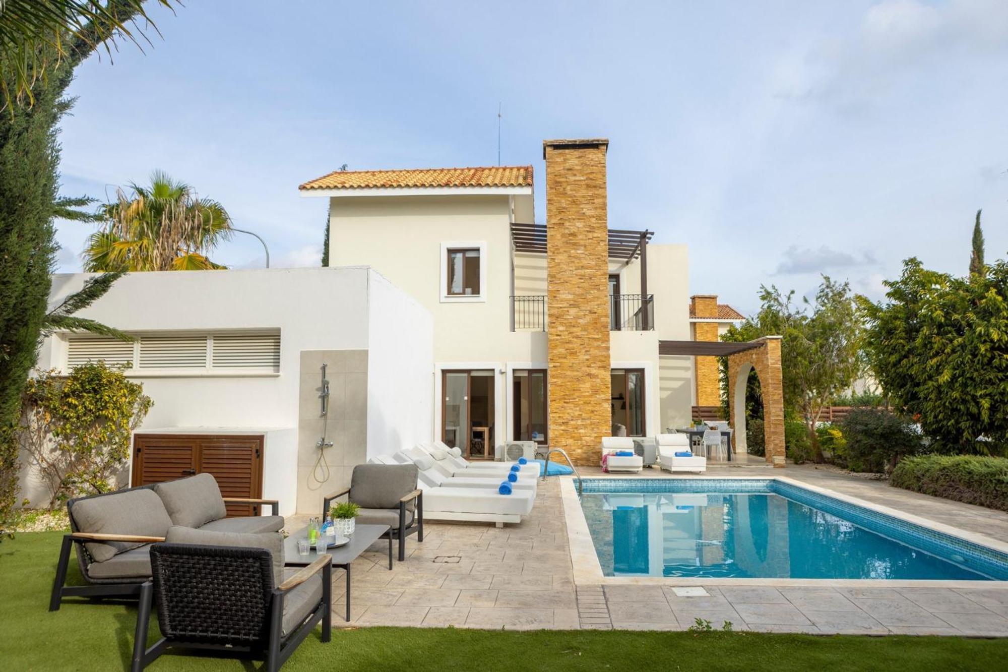 Ionion H32 * Agia Napa