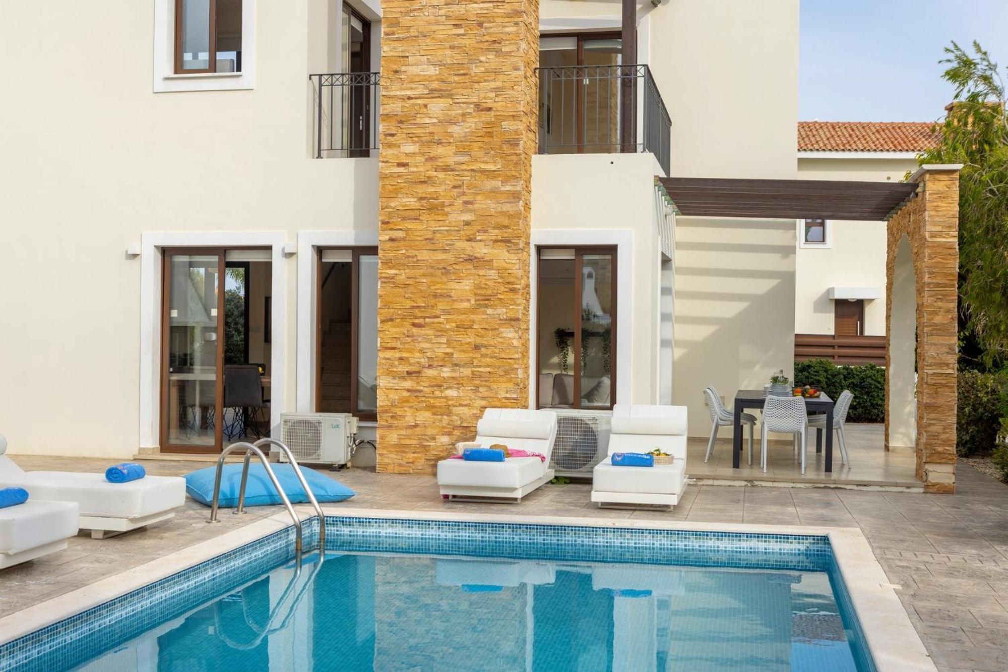 Villa Ionion H32 *