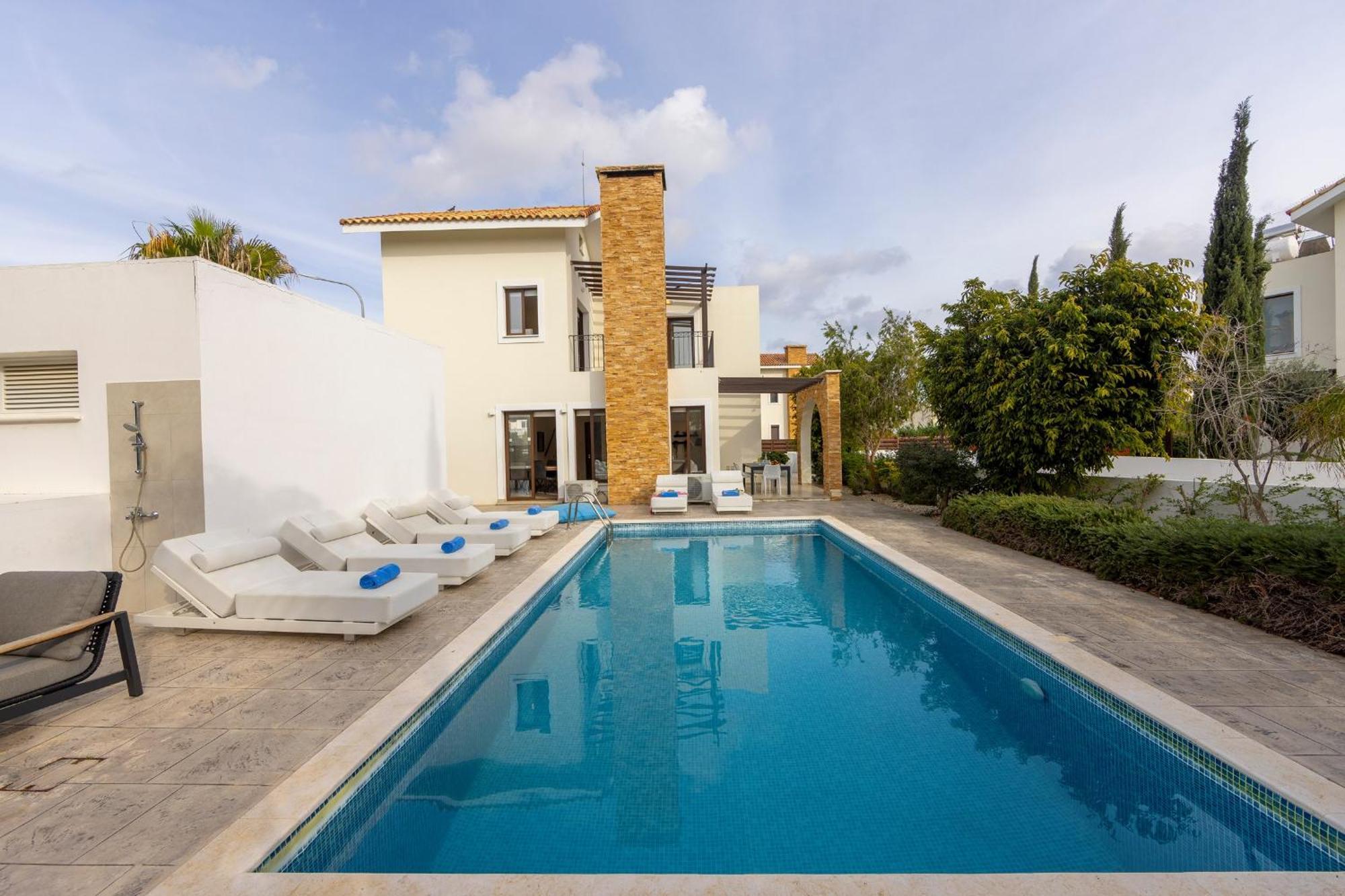 Ionion H32 Agia Napa