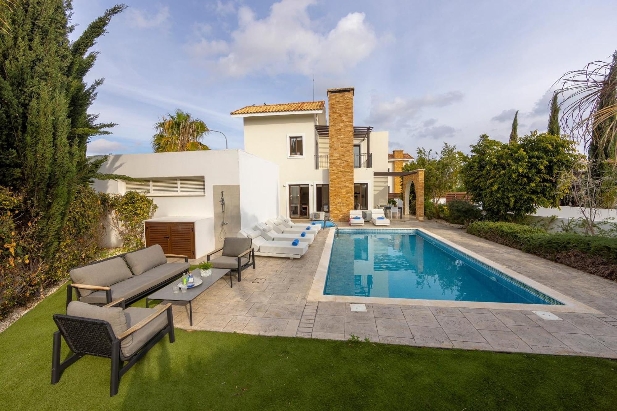 Ionion H32 * Agia Napa